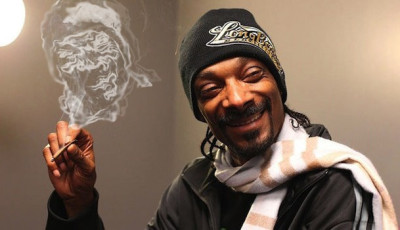 Akkora az infl&aacute;ci&oacute;, hogy m&eacute;g Snoop Dogg is megemelte a spanglitekerője fizet&eacute;s&eacute;t