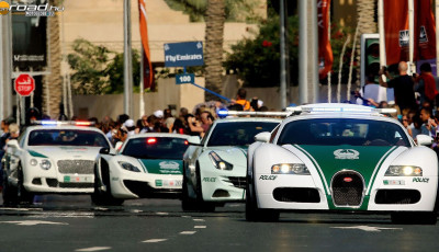 Most m&aacute;r nem Lamb&oacute;val, hanem lebegő motorokkal z&uacute;znak a rendőr&ouml;k Dubajban