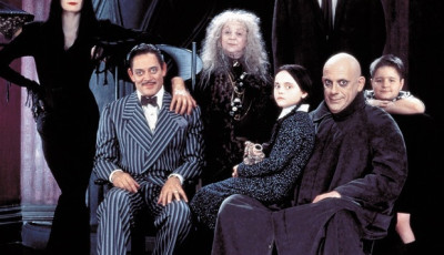 A Virsliparti rendezőj&eacute;től j&ouml;n az &uacute;j Addams Family film!
