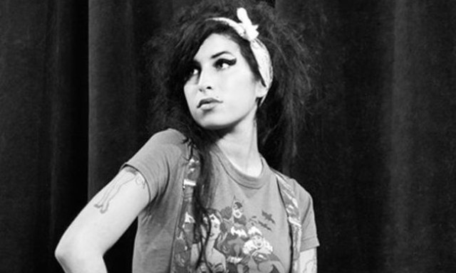 Kiadj&aacute;k Amy Winehouse napl&oacute;j&aacute;t - A k&ouml;nyv augusztus v&eacute;g&eacute;n jelenik meg