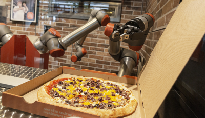 Egy pizz&eacute;ria, ahol m&aacute;r csak robotok dolgoznak - VIDE&Oacute;