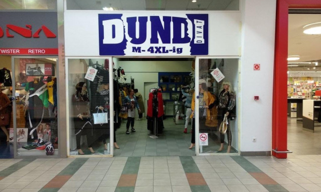 Dundi Divat butik nyitott a Kaposv&aacute;r Pl&aacute;z&aacute;ban
