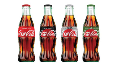 A Coca-Cola v&eacute;gre &uacute;j diz&aacute;jnnal rukkol elő