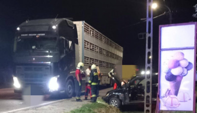 Kamion &eacute;s szem&eacute;lyaut&oacute; karambolozott B&ouml;h&ouml;ny&eacute;n