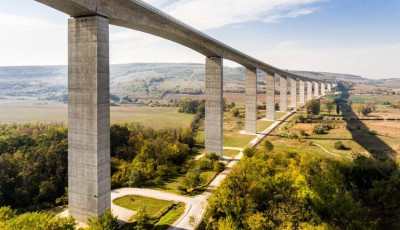 Lez&aacute;rj&aacute;k a Kőr&ouml;shegyi v&ouml;lgyhidat, erre tudtok ker&uuml;lni