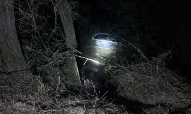 6 m&eacute;ter m&eacute;ly &aacute;rokba csap&oacute;dott egy aut&oacute;