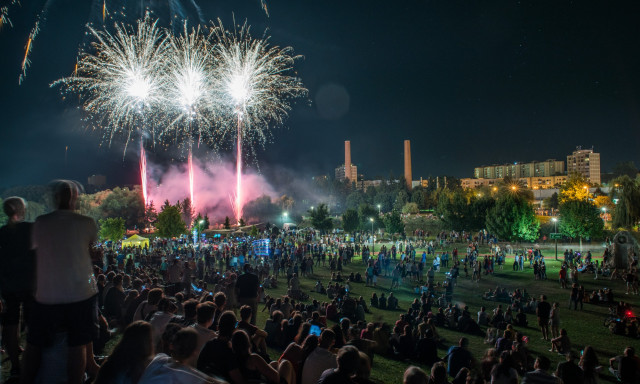 Olvas&oacute;ink 97 sz&aacute;zal&eacute;ka szeretn&eacute;, ha Kaposv&aacute;ron is elmaradna az &uuml;nnepi tűzij&aacute;t&eacute;k
