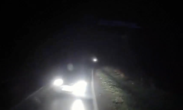 Szembe s&aacute;vban &eacute;jszaka Jut&aacute;n&aacute;l, centinken m&uacute;lt a front&aacute;lis &uuml;tk&ouml;z&eacute;s - VIDE&Oacute;