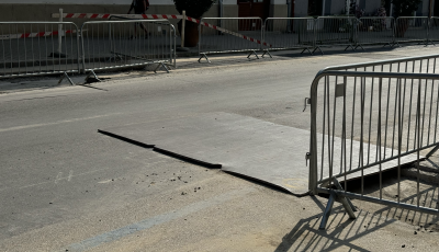 Az iskolakezd&eacute;sre m&eacute;g biztosan nem v&eacute;geznek a Fő utc&aacute;n a fel&uacute;j&iacute;t&aacute;si munk&aacute;latokkal