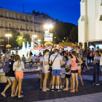 Elkergette az eső a fiatalokat a Kossuth térről - GALÉRIA