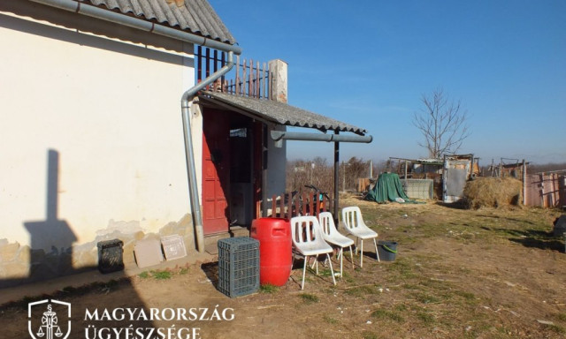 V&iacute;zzel teli v&ouml;d&ouml;rbe fullasztotta &uacute;jsz&uuml;l&ouml;tt csecsemőj&eacute;t a somogyi anya