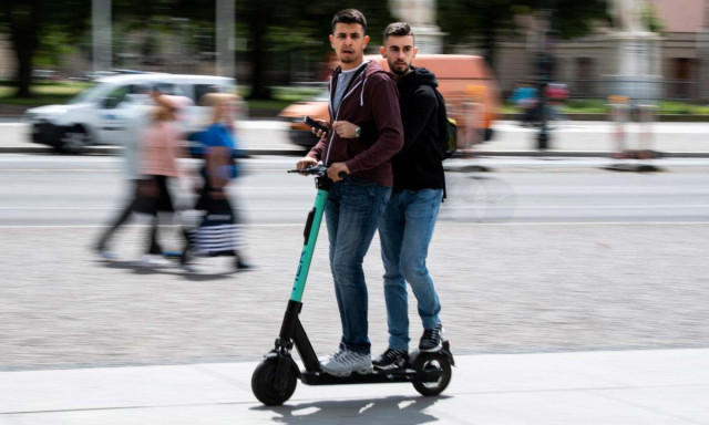 J&uacute;liust&oacute;l rollerekre is kell majd felelőss&eacute;gbiztos&iacute;t&aacute;st k&ouml;tni