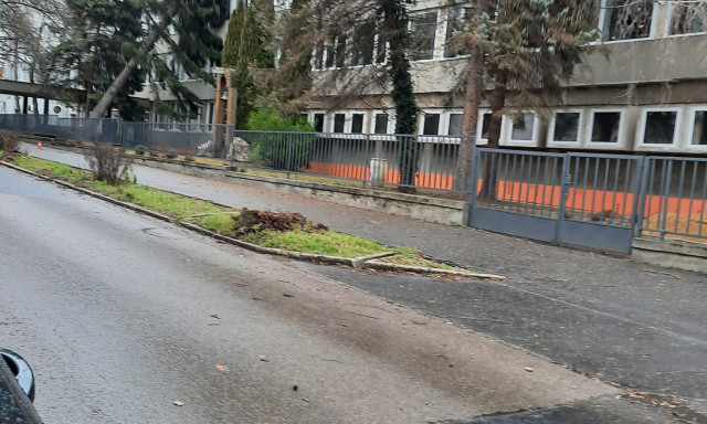 Kezdődik! - A sz&eacute;lvihar első &aacute;ldozatai k&ouml;z&ouml;tt a K&ouml;zgaz &eacute;p&uuml;lete