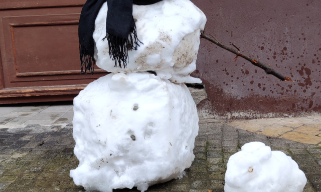 Meg&eacute;rkezett az idei első h&oacute;, &iacute;gy fogadt&aacute;k a kaposv&aacute;riak!