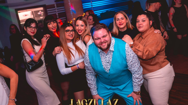 Lagzi L&aacute;z első felvon&aacute;s: &Iacute;gy n&eacute;z ki a klubhangulatba oltott lakodalmas feeling - GAL&Eacute;RIA