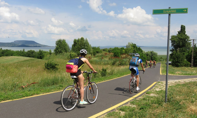 K&eacute;t ker&eacute;ken a főv&aacute;rost&oacute;l a magyar tengerig - &Eacute;p&uuml;l a Budapest-Balaton ker&eacute;kp&aacute;r&uacute;t