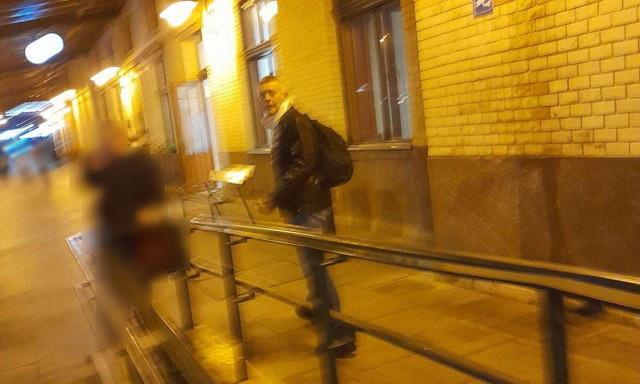 &Ouml;k&ouml;llel &uuml;t&ouml;tt egy vas&uacute;ti jegyellenőrt, a kaposv&aacute;ri rendőrs&eacute;g keresi