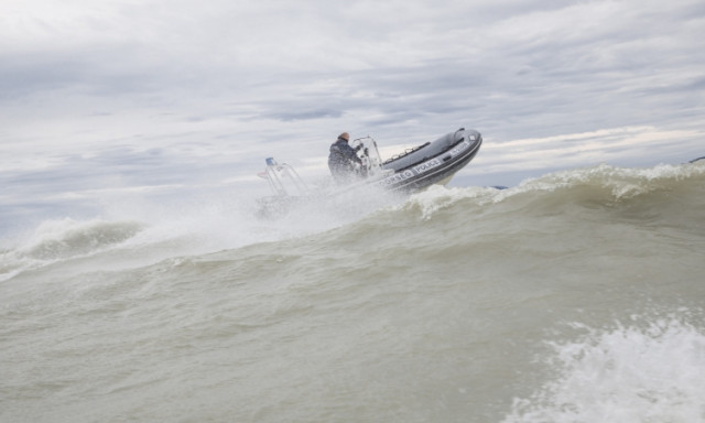 14 embert mentettek ki a Balatonb&oacute;l h&eacute;tv&eacute;g&eacute;n a v&iacute;zirendőr&ouml;k
