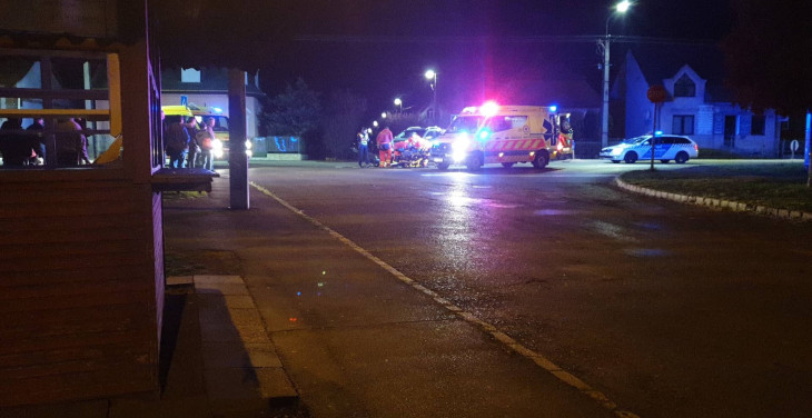 Motoros csúszott a terepjáró alá a 67-es úton!