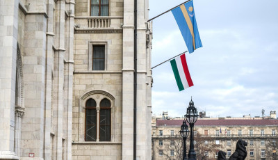 12 &eacute;v ut&aacute;n ker&uuml;l vissza az Eur&oacute;pai Uni&oacute; z&aacute;szl&oacute;ja a Parlament &eacute;p&uuml;let&eacute;re