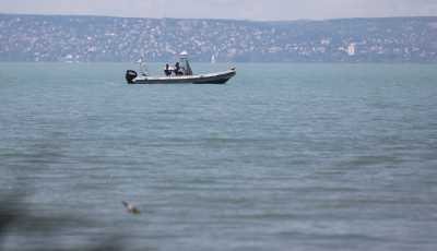 Eltűnt egy 34 &eacute;ves kajakos a Balatonon &ndash; haj&oacute;kkal &eacute;s helikopterrel is keresik