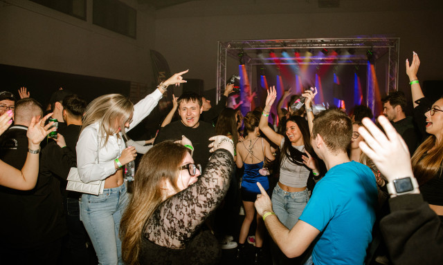 Metzker Vikt&oacute;ri&aacute;t&oacute;l Huge Carterig: ilyen volt a KEN 2026 esti bulija - GAL&Eacute;RIA