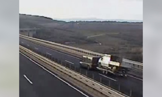 Akkora sz&eacute;l volt, hogy felbor&iacute;tott egy tr&eacute;lert a Kőr&ouml;shegyi V&ouml;lgyh&iacute;don - VIDE&Oacute;