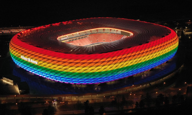 Sziv&aacute;rv&aacute;nysz&iacute;nben pomp&aacute;zik a m&uuml;ncheni stadion az EB alatt