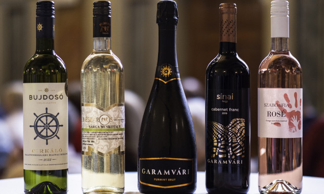 Id&eacute;n is keresik a Balaton legkiv&aacute;l&oacute;bb borait