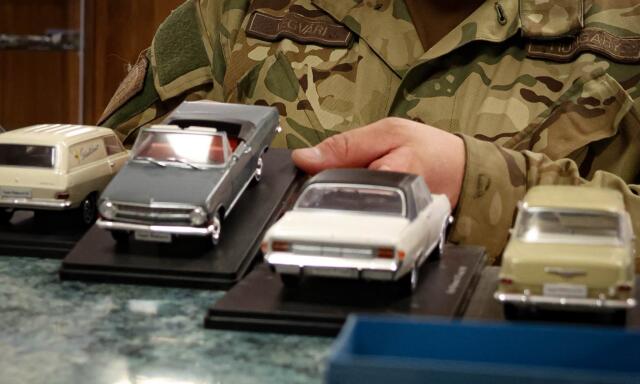 Ki&aacute;ll&iacute;t&aacute;son lehet megn&eacute;zni egy kaposv&aacute;ri katona t&ouml;bb mint 2000 darabos modellaut&oacute;-gyűjtem&eacute;ny&eacute;t
