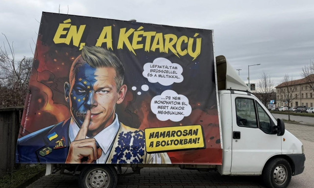 Pert ind&iacute;t az Erste az "&Eacute;n, a k&eacute;tarc&uacute;" propaganda-k&eacute;preg&eacute;ny miatt