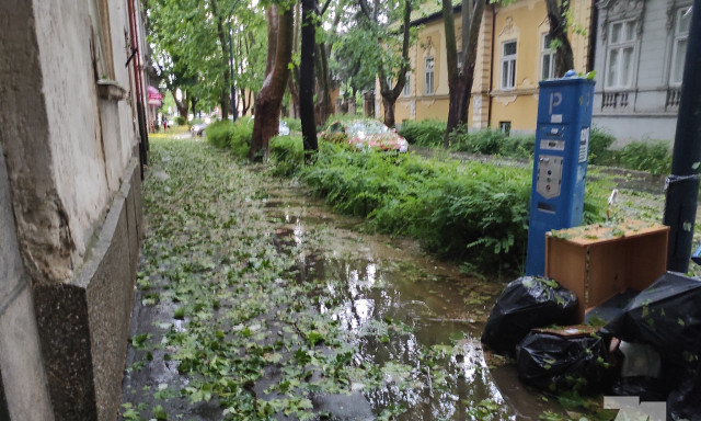 R&eacute;g nem l&aacute;tott puszt&iacute;t&aacute;st v&eacute;gzett a vihar Kaposv&aacute;ron &eacute;s k&ouml;rny&eacute;k&eacute;n, elk&eacute;pesztő felv&eacute;teleket kaptunk &ndash; GAL&Eacute;RIA