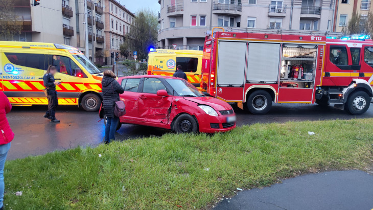 Így festett a szombati baleset a Plázánál