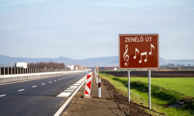 A 67-es ut&aacute;n &eacute;rik a szőlő - &Iacute;gy sz&oacute;l az orsz&aacute;g leg&uacute;jabb zen&eacute;lő &uacute;tja - VIDE&Oacute;