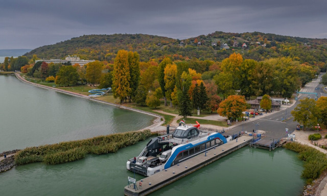 V&aacute;ltozik a balatoni kompmenetrend november 3-t&oacute;l