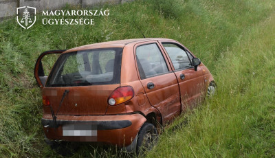 &Uacute;gy kezdet előzni, hogy nem l&aacute;tta be az utat, s&uacute;lyos balesethez vezetett a felelőtlens&eacute;ge