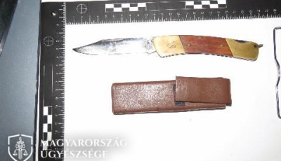 K&eacute;ssel fenyegette meg az ittas idős f&eacute;rfi a saj&aacute;t fi&aacute;t, hogy elv&aacute;gja a tork&aacute;t