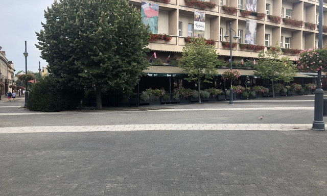 Megszűnt az akad&aacute;lyp&aacute;lya - V&eacute;gre elk&eacute;sz&uuml;lt a Kossuth t&eacute;r