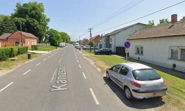 Forgalomkorl&aacute;toz&aacute;s j&ouml;n Kaposv&aacute;ron: jav&iacute;tj&aacute;k az &uacute;tburkolatot a Kanizsai utc&aacute;ban