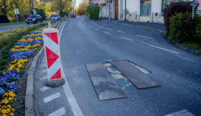 Hangos csattan&aacute;sok borzolj&aacute;k a ked&eacute;lyeket a Bethlen t&eacute;rn&eacute;l: ideiglenes fed&eacute;s okozza a zajt
