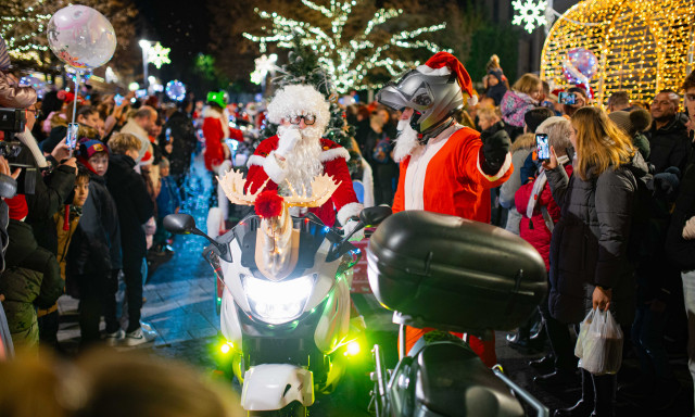 &Iacute;gy gurultak be a motoros mikul&aacute;sok a Kossuth t&eacute;rre -GAL&Eacute;RIA