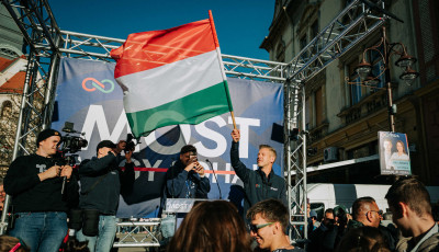 A Sz&eacute;chenyi t&eacute;rn&eacute;l tartott besz&eacute;det Magyar P&eacute;ter &ndash; GAL&Eacute;RIA