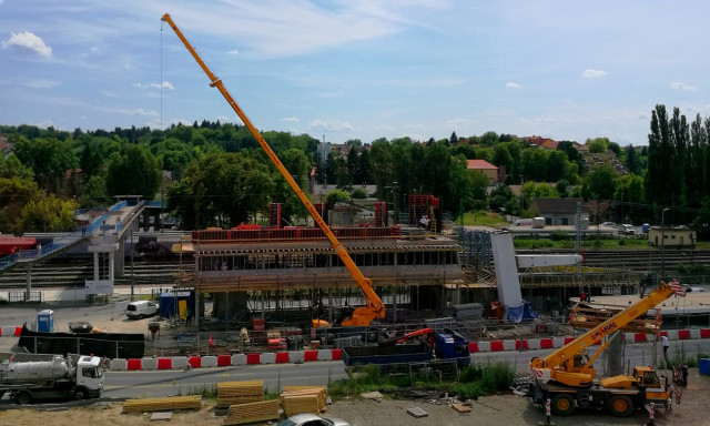 Cs&uuml;t&ouml;rt&ouml;k este hely&uuml;kre ker&uuml;lnek az első h&iacute;delemek