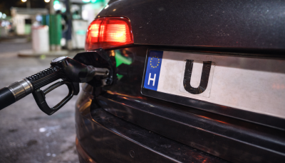 Szigetelőszalaggal m&oacute;dos&iacute;totta a rendsz&aacute;mt&aacute;bl&aacute;j&aacute;t, hogy fizet&eacute;s n&eacute;lk&uuml;l tudjon tankolni