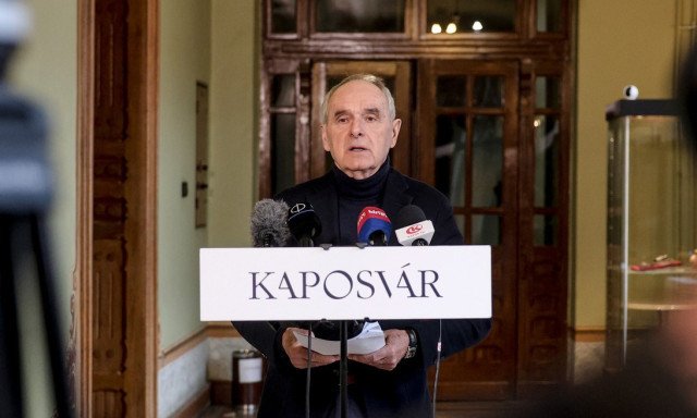 &Ouml;sszefog&aacute;sra sz&oacute;l&iacute;totta fel a polg&aacute;rmestereket a megszor&iacute;t&aacute;sok ellen Szita K&aacute;roly - VIDE&Oacute;