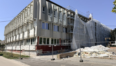 Felmondt&aacute;k a kivitelezővel a szerződ&eacute;st, nem k&eacute;sz&uuml;l el a tervezett időben a G&eacute;p&eacute;sz