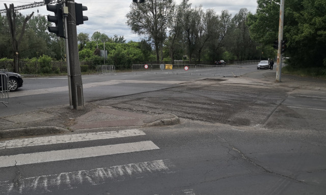 Igencsak igyekezni&uuml;k kell a munk&aacute;soknak, hogy d&eacute;lut&aacute;nra ne kelljen ker&uuml;lgetni ezeket a felmar&aacute;sokat!