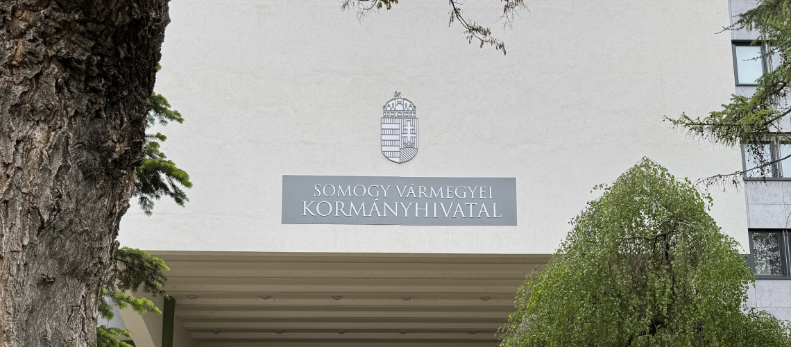 A kaposv&aacute;ri korm&aacute;nyhivatalok dolgoz&oacute;inak is "aj&aacute;nlott" volt megjelenni a Fideszes rendezv&eacute;nyeken