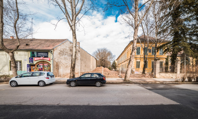 Mutatjuk, m&eacute;g meddig parkolhatunk ingyen a v&aacute;rosban