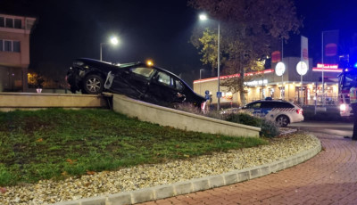A sz&ouml;kők&uacute;tban k&ouml;t&ouml;tt ki egy aut&oacute;s a Burger Kingn&eacute;l